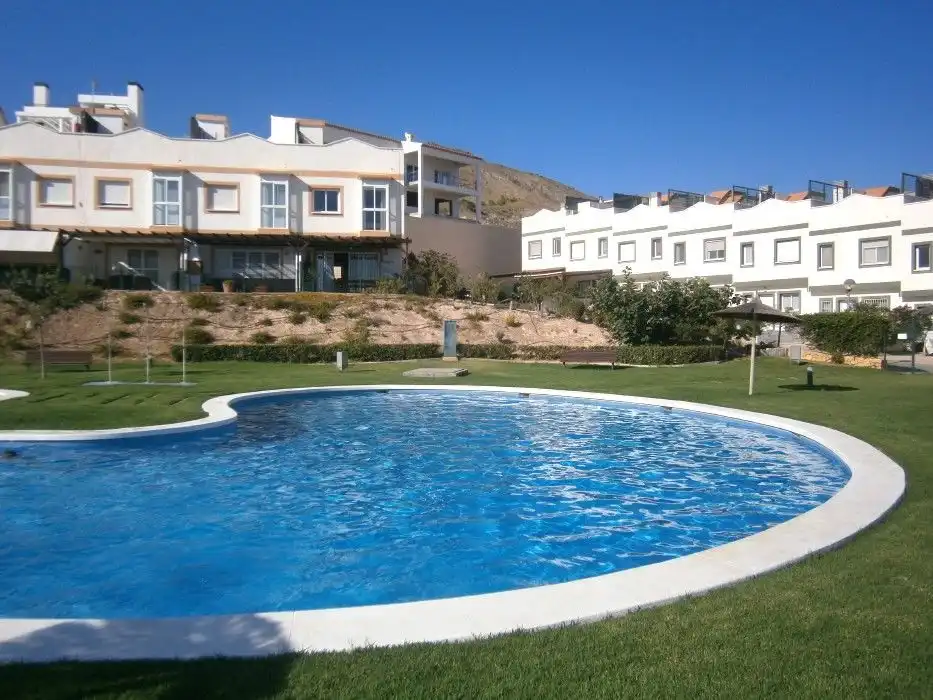 House with pool for sale in Granada