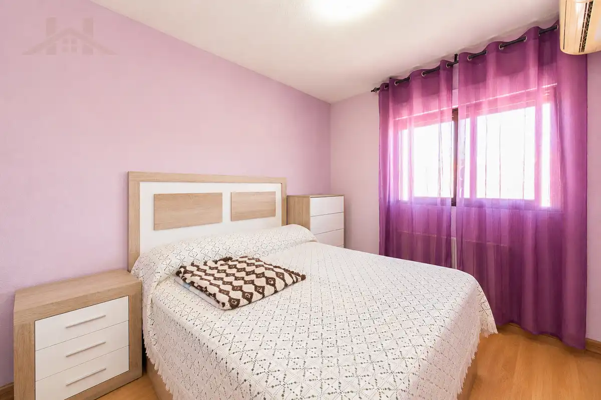 Schlafzimmer von Wohnung zum Verkauf in San Sebastián de los Reyes mit Klimaanlage, Heizung und Terrasse