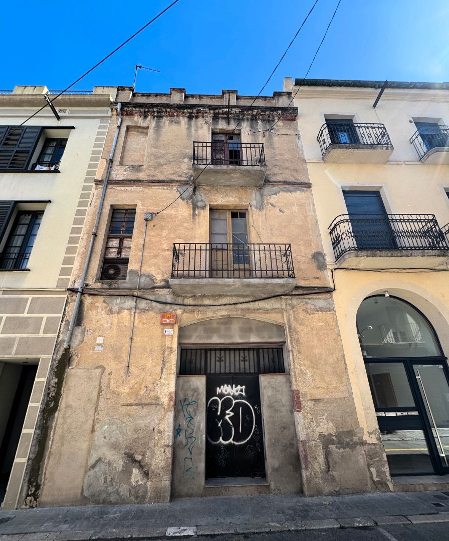 Exterior view of Building for sale in Figueres
