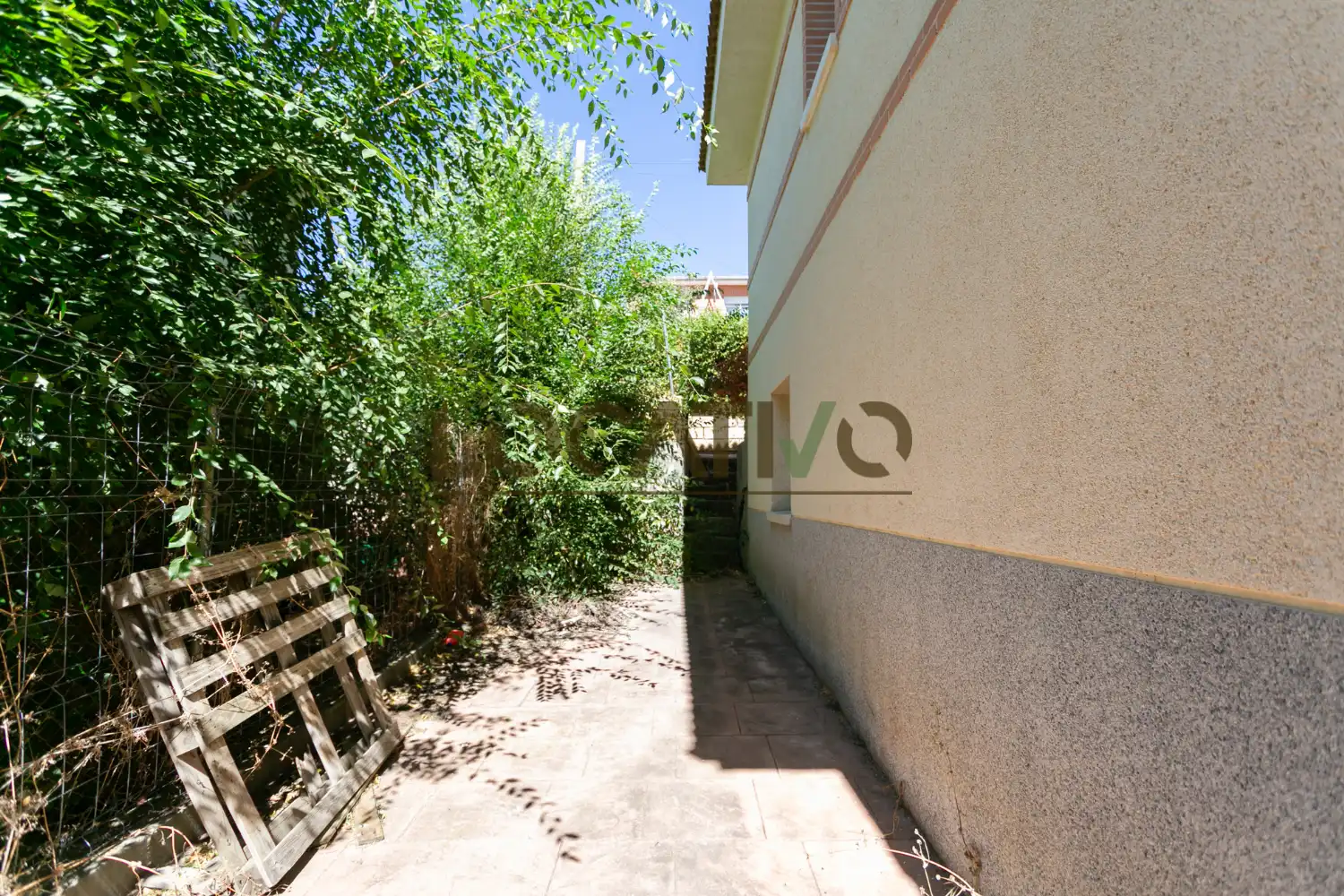 Vista exterior de Casa o xalet en venda en Navas del Rey amb Calefacció, Jardí privat i Traster