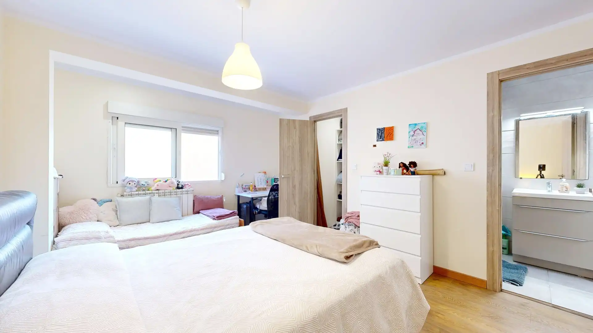 Bedroom of Flat for sale in Torrent  with Air Conditioner, Private garden and Balcony