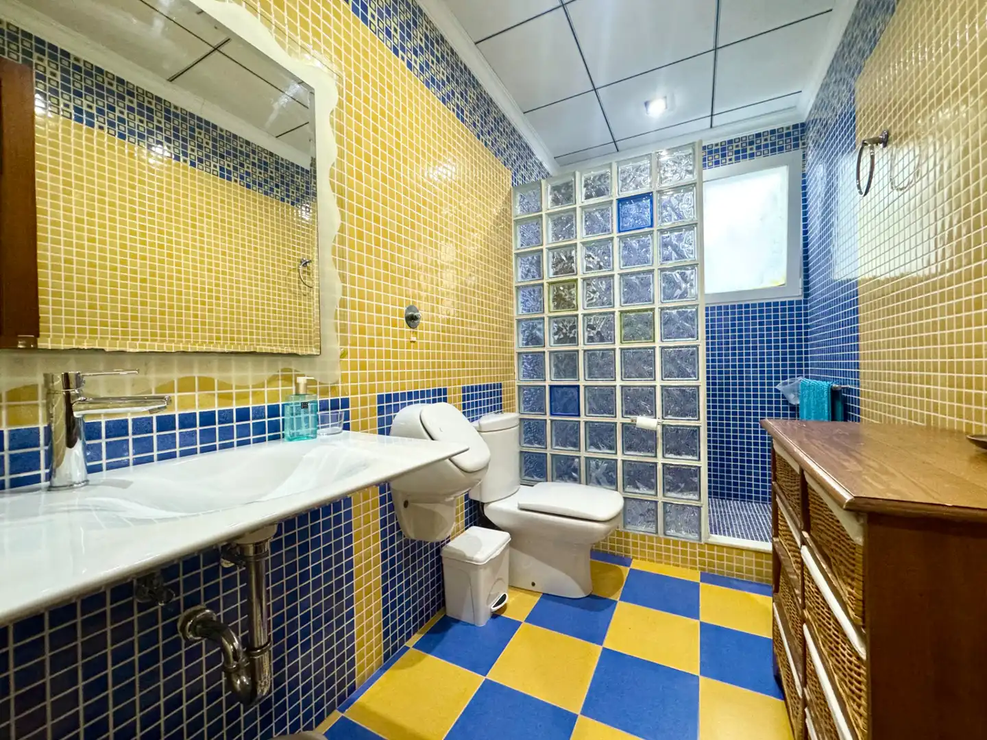 Bathroom of Flat for sale in Sueca  with Air Conditioner, Terrace and Storage room
