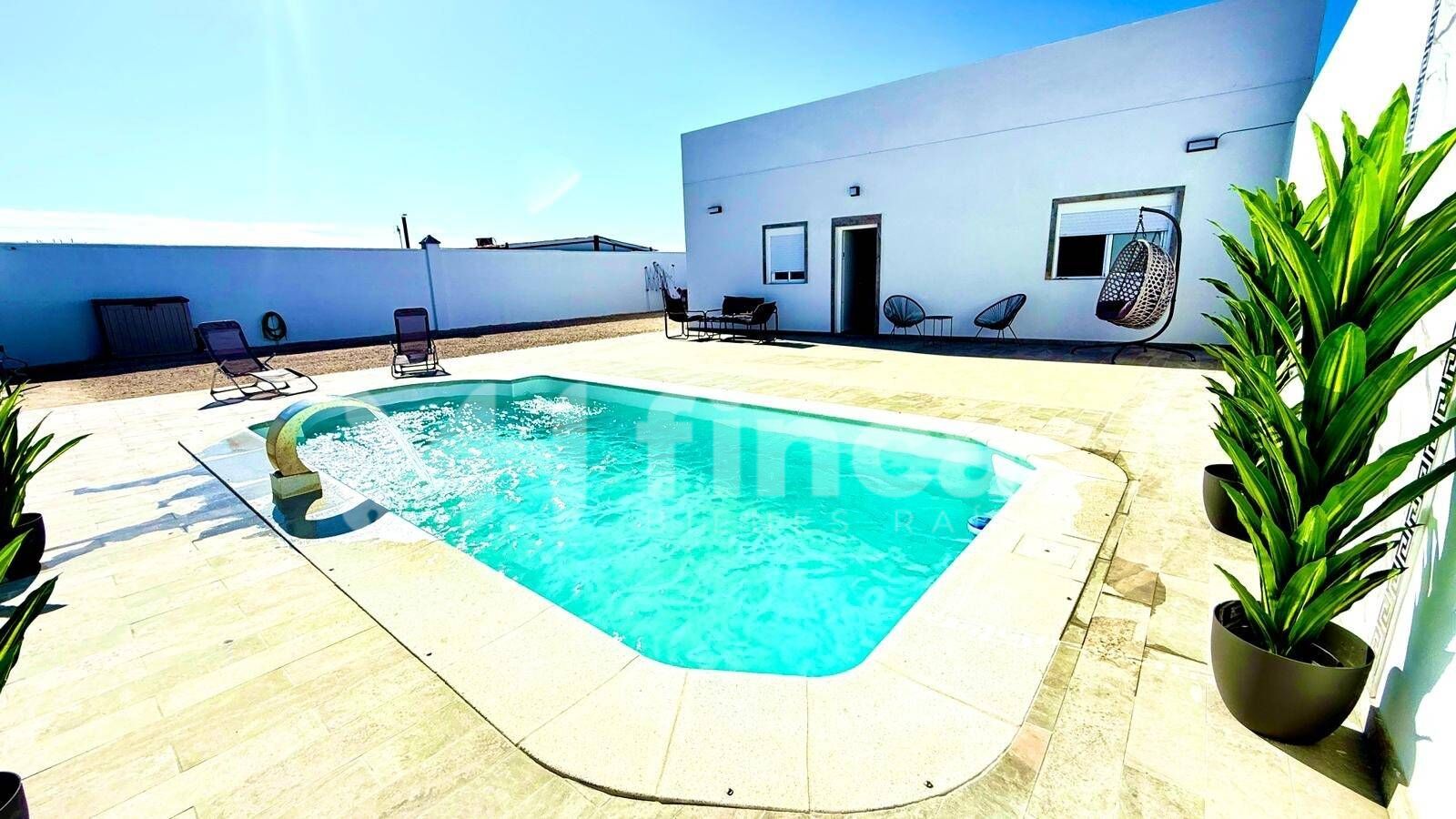 Piscina de Finca rústica en venda en Dos Hermanas amb Aire condicionat, Terrassa i Traster