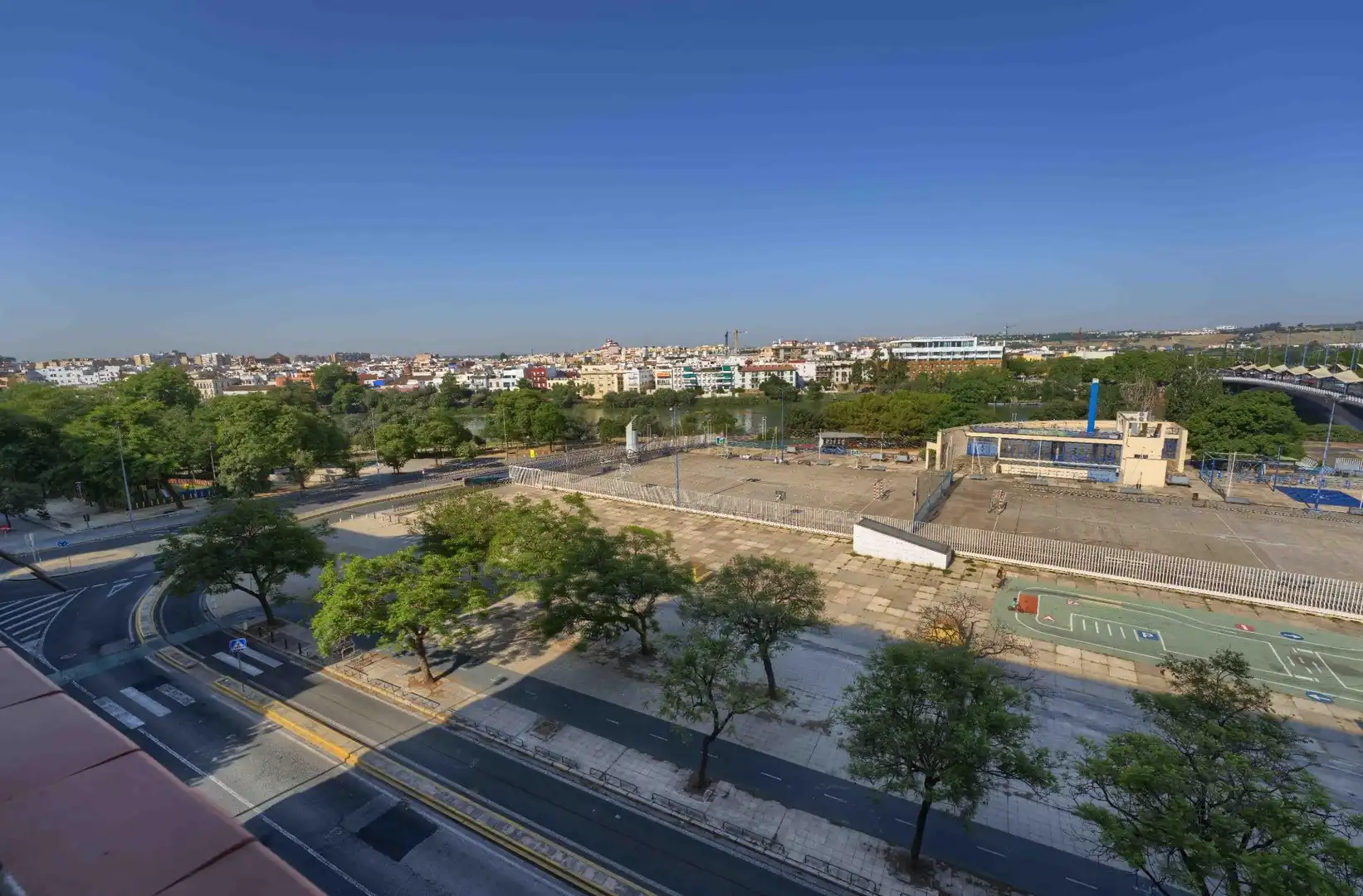 Außenansicht von Wohnung zum Verkauf in Sevilla mit Klimaanlage, Heizung und Abstellraum