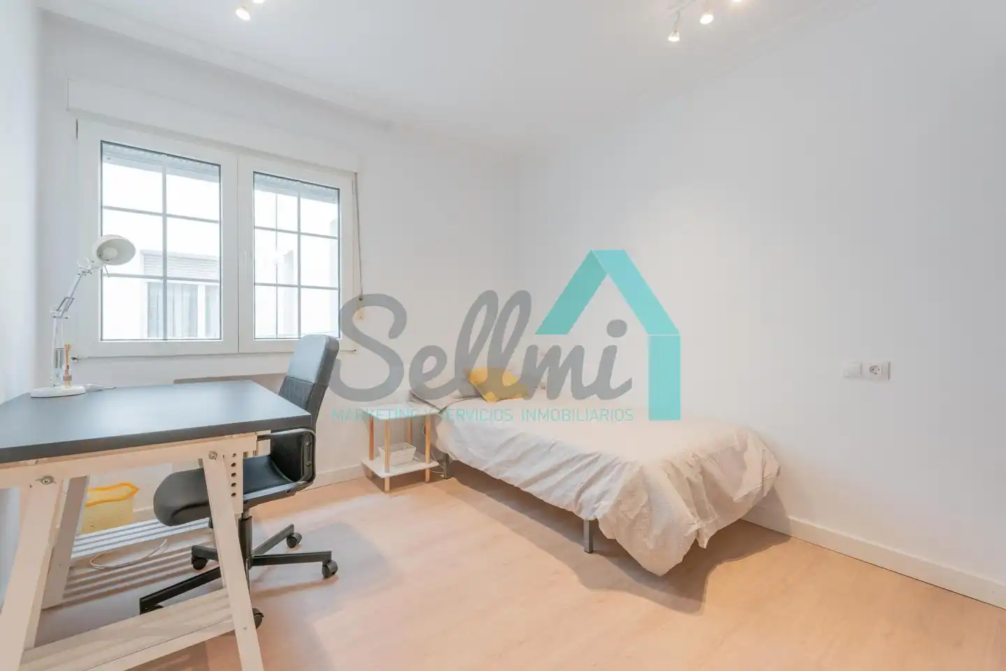 Schlafzimmer von Wohnung zur Miete in Oviedo  mit Heizung, Parkett und Terrasse