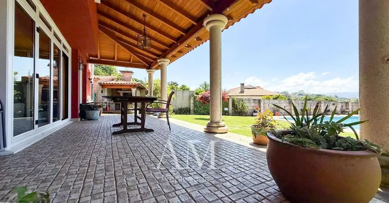 Terrassa de Casa o xalet en venda en Vigo  amb Calefacció, Jardí privat i Terrassa