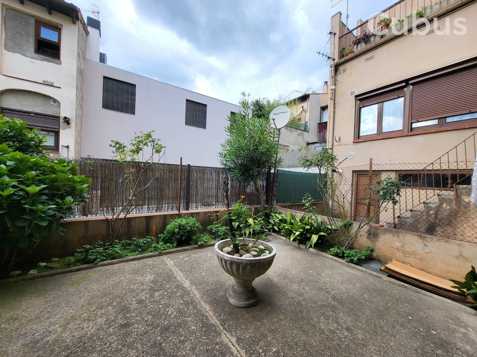Garden of Planta baja for sale in Olot  with Storage room and Balcony