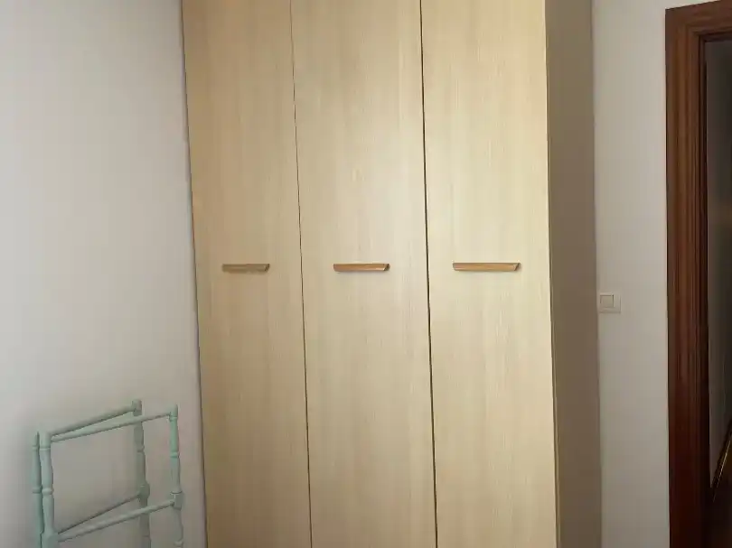 Schlafzimmer von Wohnung zur Miete in Suances mit Parkett, Schwimmbad und Möbliert