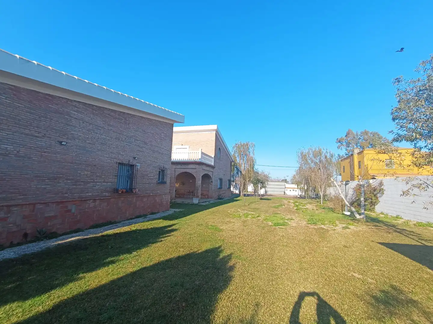 Vista exterior de Casa o xalet en venda en Alcalá de Guadaira amb Aire condicionat, Calefacció i Jardí privat