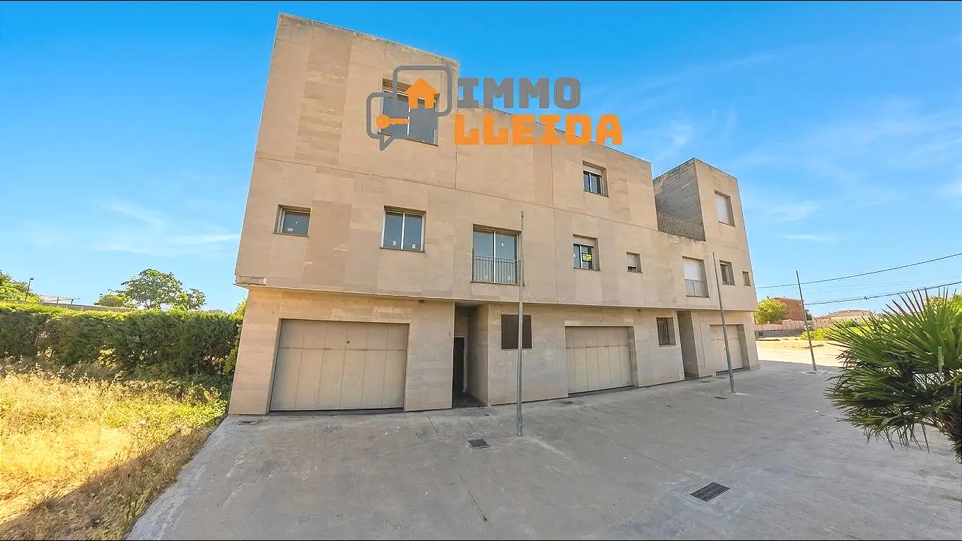Vista exterior de Casa adosada en venta en Linyola con Terraza