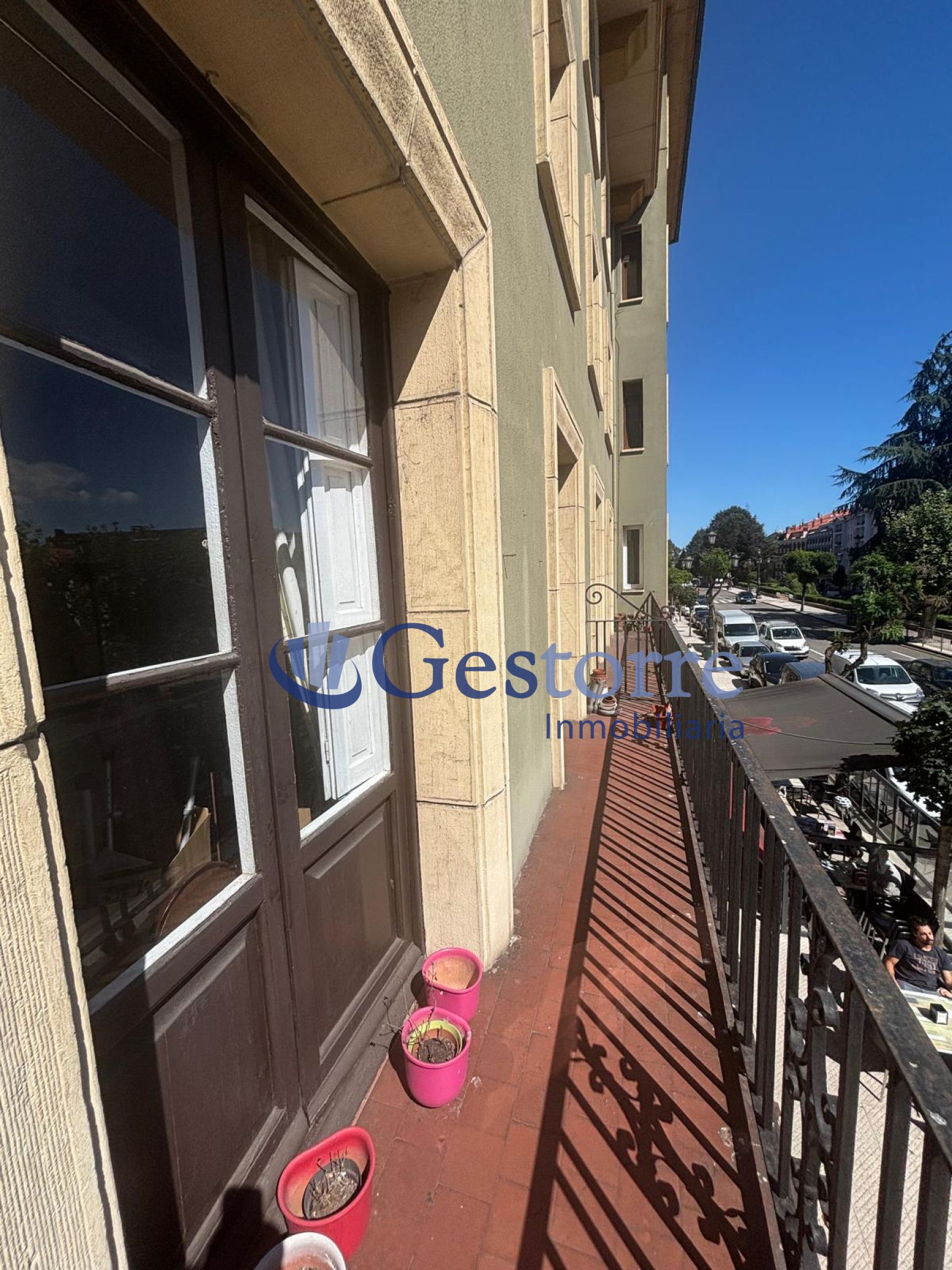 Vista exterior de Pis en venda en Oviedo  amb Calefacció i Terrassa