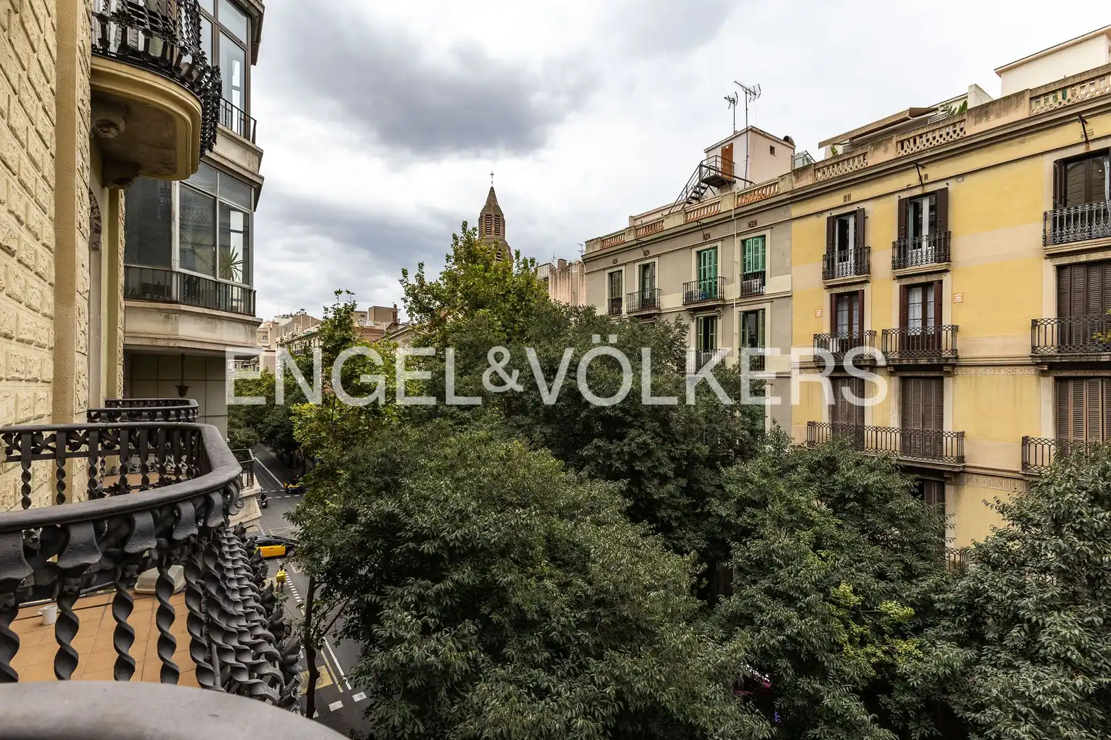 Vista exterior de Piso en venta en Eixample