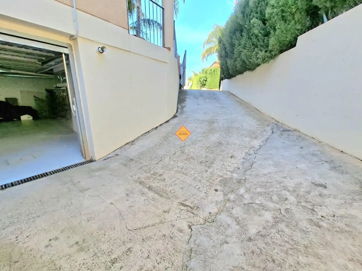 Parking de Casa o chalet en venta en Paterna con Aire acondicionado, Calefacción y Jardín privado