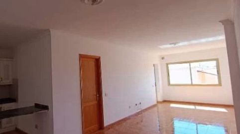 Foto 4 de Piso en venta en C/ Goya, Vecindario - El Doctoral - Cruce de Sardina, Santa Lucía de Tirajana