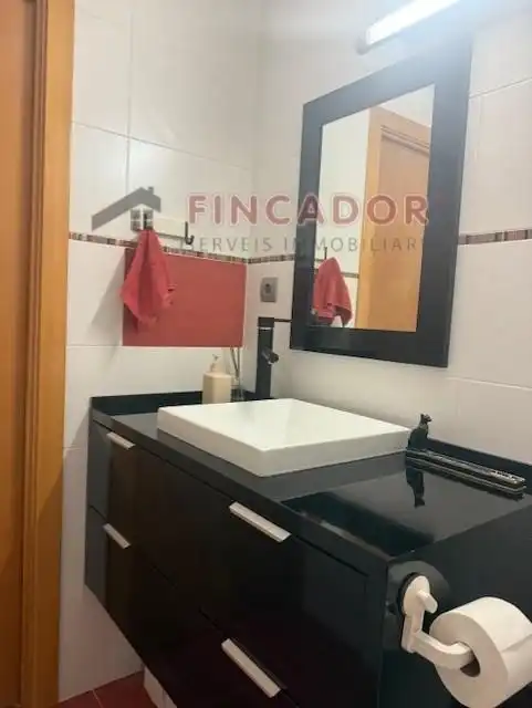 Baño de Casa adosada en venta en Barcelona con Aire acondicionado, Calefacción y Parquet