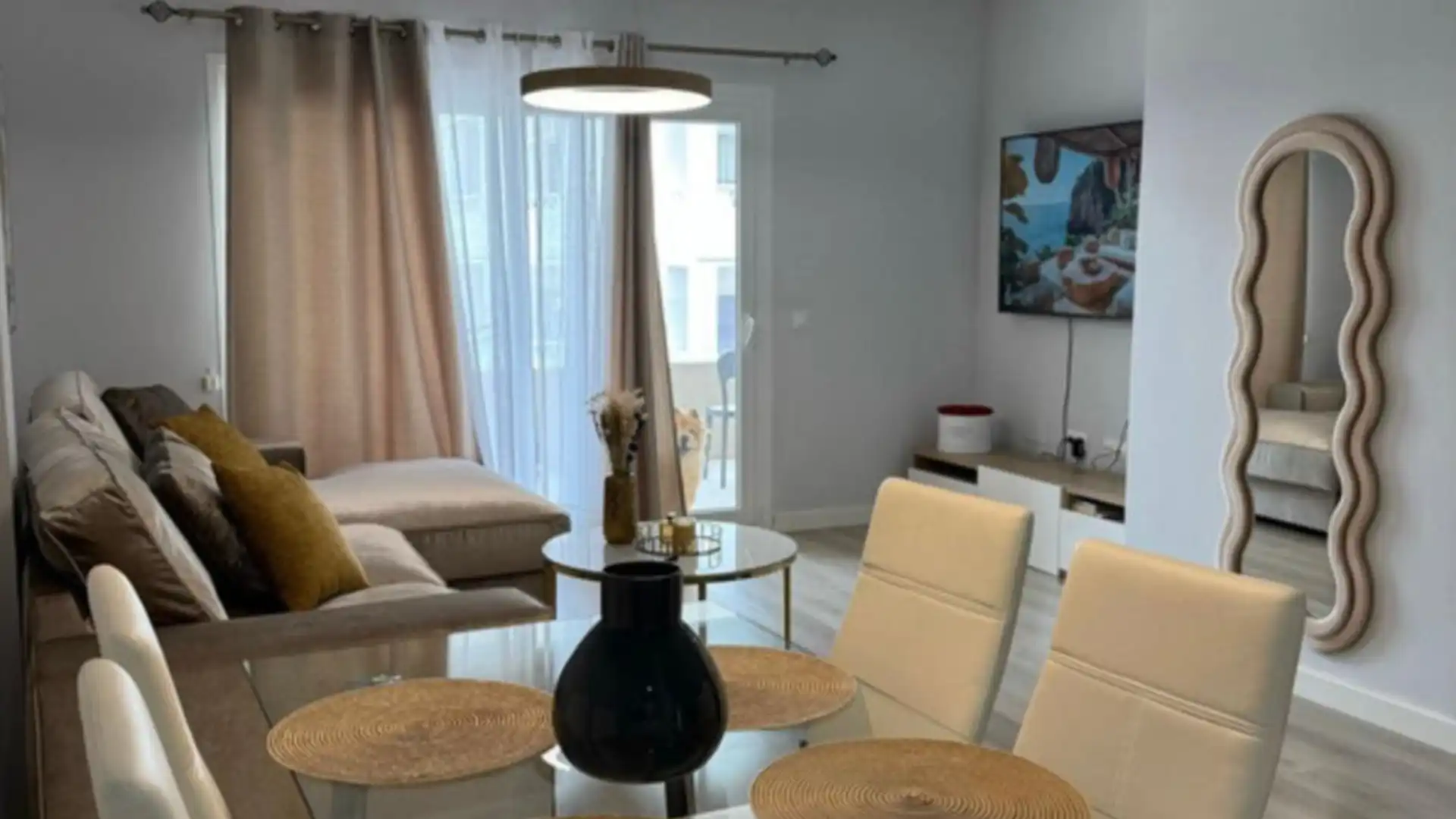 Sala d'estar de Apartament de lloguer en Marbella amb Calefacció, Terrassa i Piscina