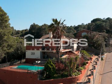 Casa amb balcó en venda a Torrelles de Llobregat