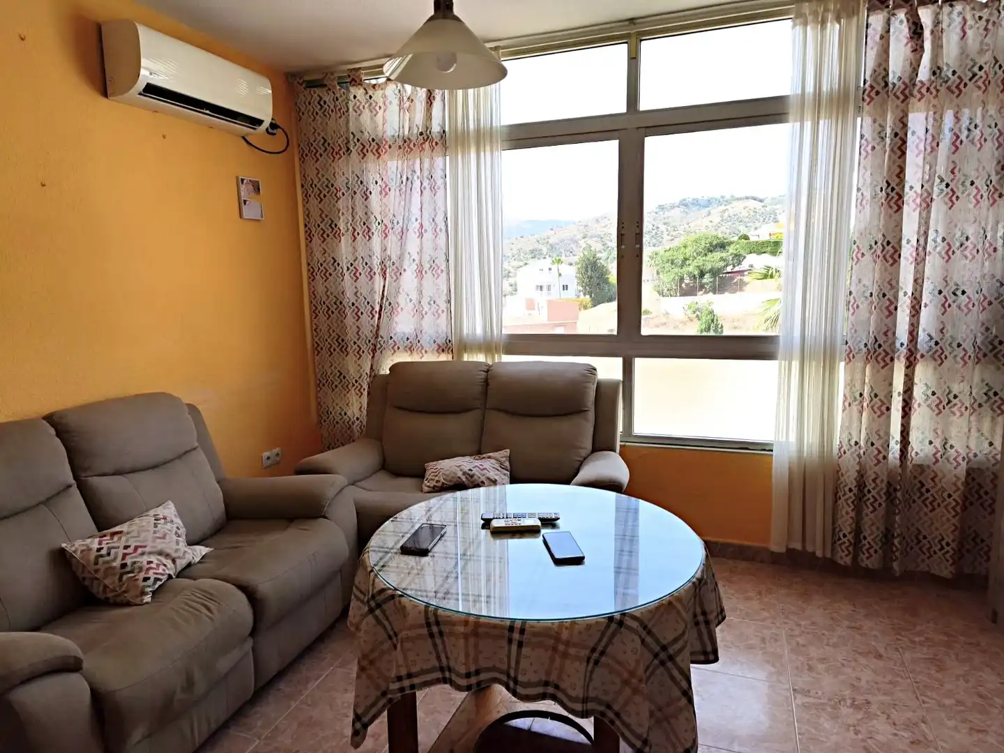 Sala de estar de Casa adosada en venta en Málaga con Aire acondicionado, Terraza y Amueblado