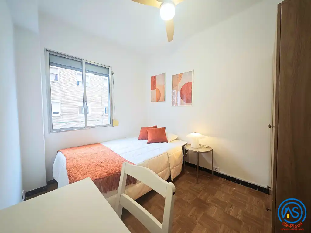 Flat for rent in Calle de Martínez Vargas, 2, Barrio Torrero