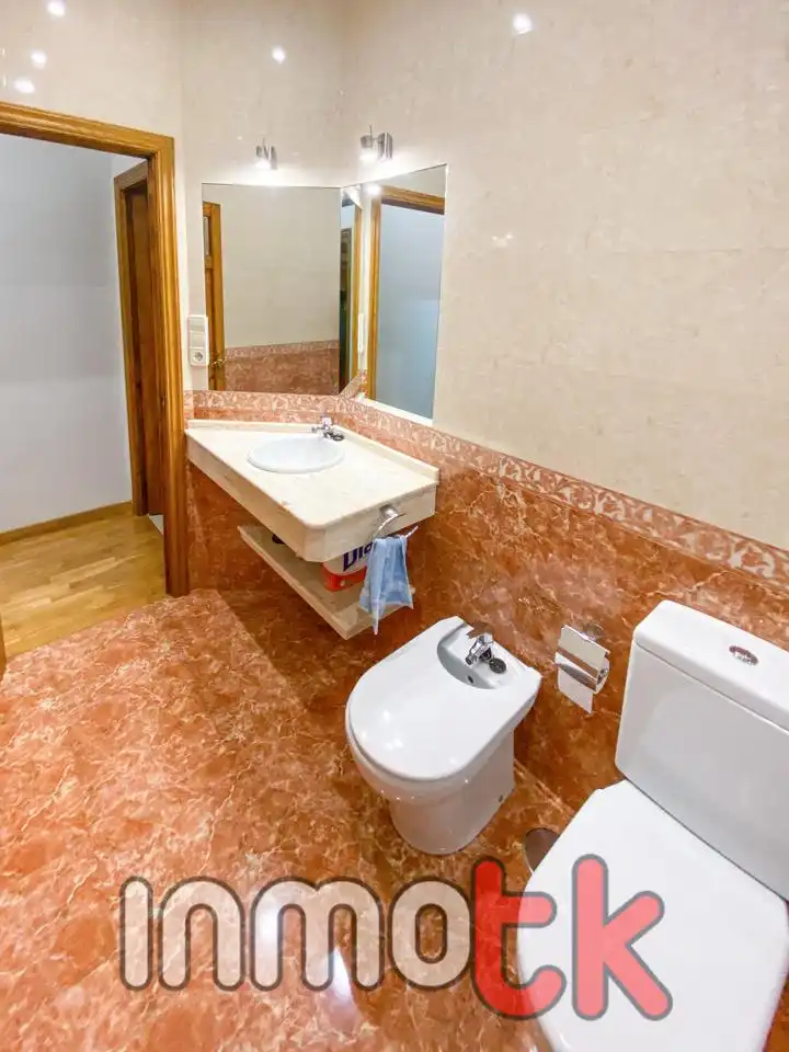 Bathroom of Flat for rent in A Coruña Capital   with Heating, Parquet flooring and Furnished