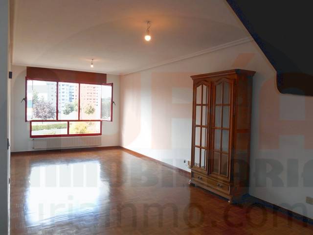 Dúplex en Venta en Calle Fuente de la Plata en Parque del Oeste