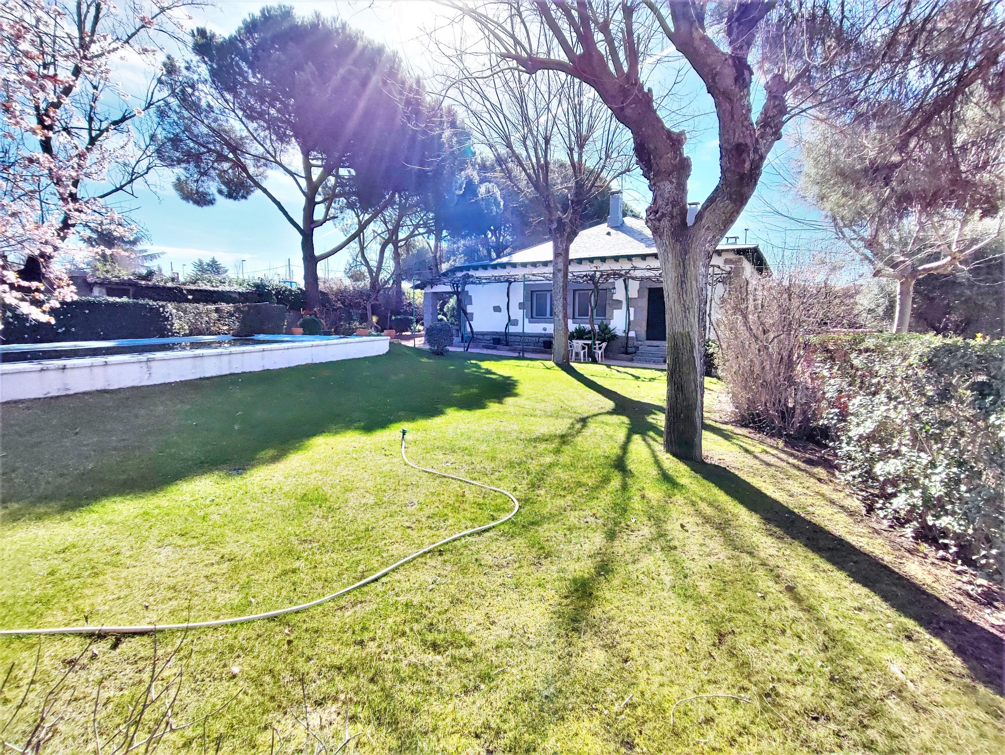 Jardí de Casa o xalet en venda en Valdemorillo amb Calefacció, Jardí privat i Piscina