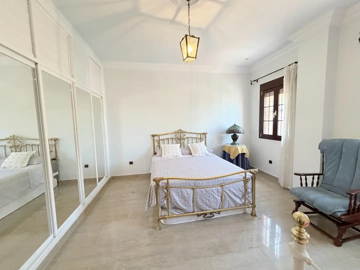 Dormitori de Casa o xalet en venda en Bormujos amb Aire condicionat, Jardí privat i Terrassa