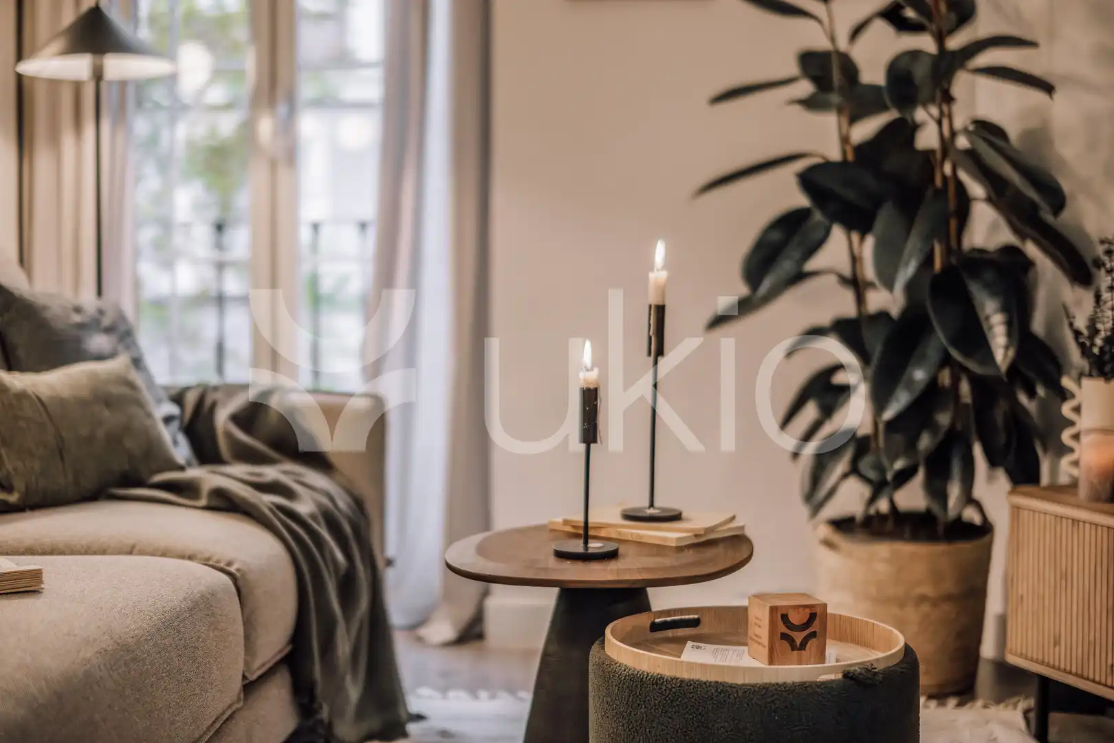 Dormitori de Apartament de lloguer en Madrid amb Aire condicionat, Calefacció i Moblat