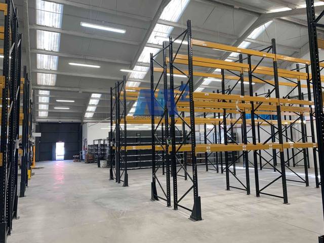 Nave industrial en Venta en Valdeolmos-Alalpardo