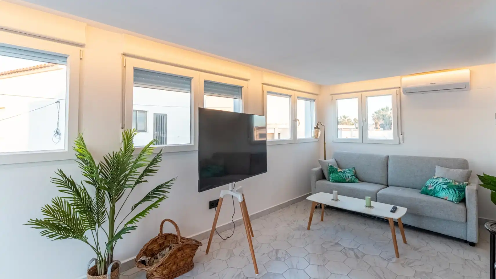 Sala d'estar de Casa o xalet en venda en Oliva amb Aire condicionat, Calefacció i Jardí privat
