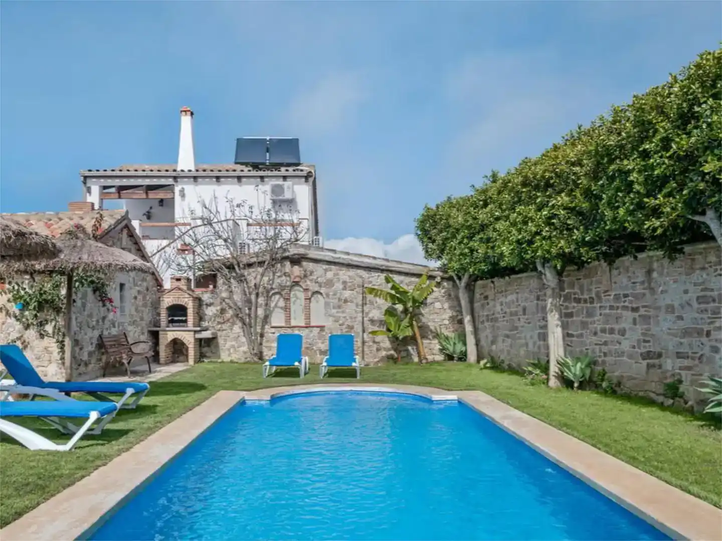 Piscina de Finca rústica de lloguer en Conil de la Frontera amb Aire condicionat, Jardí privat i Piscina