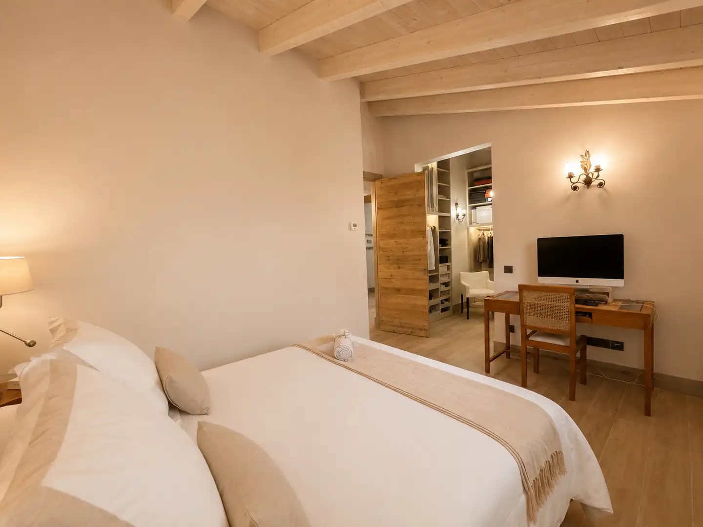 Dormitori de Casa o xalet en venda en Hoyo de Manzanares amb Jardí privat, Piscina i Moblat