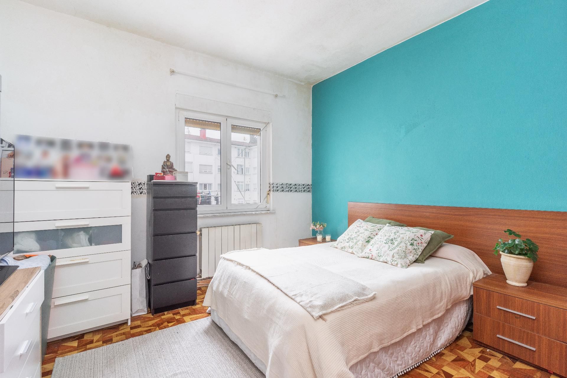 Dormitori de Pis en venda en Oviedo  amb Calefacció