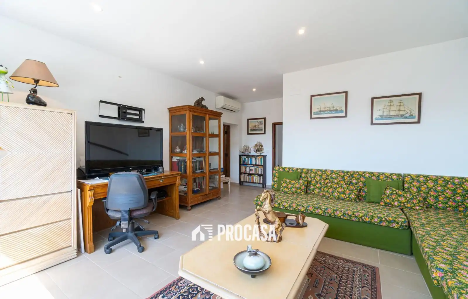 Sala d'estar de Casa o xalet en venda en Empuriabrava amb Aire condicionat, Piscina i Moblat
