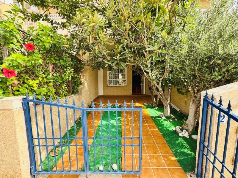 Vista exterior de Dúplex en venda en Torrevieja amb Aire condicionat, Calefacció i Terrassa