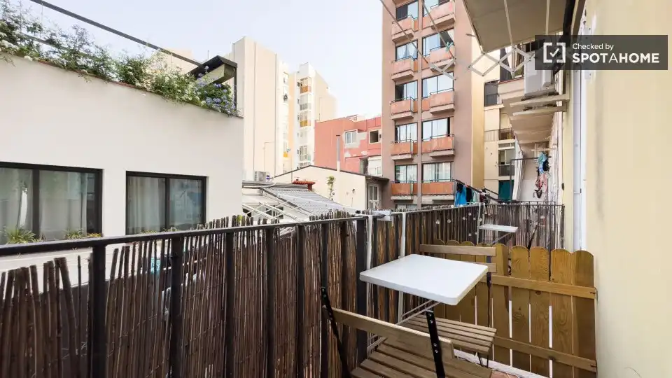 Terraza de Piso para compartir en Barcelona con Aire acondicionado, Calefacción y Amueblado