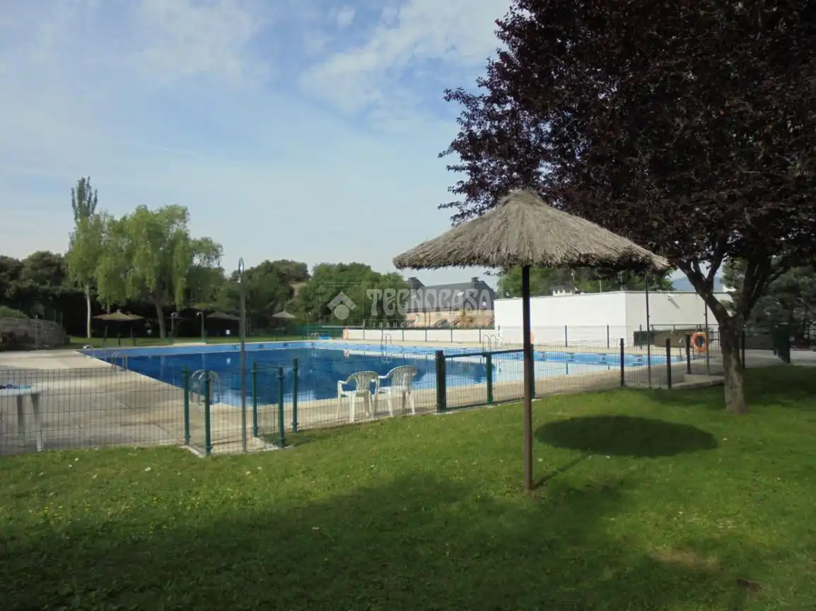 Piscina de Pis en venda en Collado Villalba amb Calefacció, Terrassa i Piscina comunitària