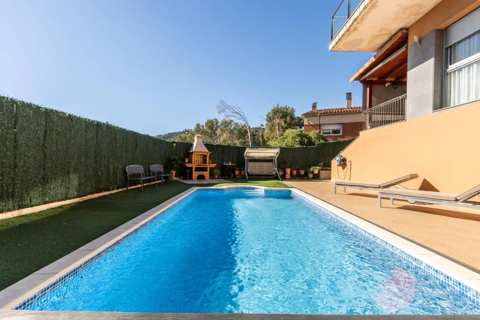 Piscina de Casa adosada en venda en Castellar del Vallès amb Aire condicionat, Calefacció i Terrassa