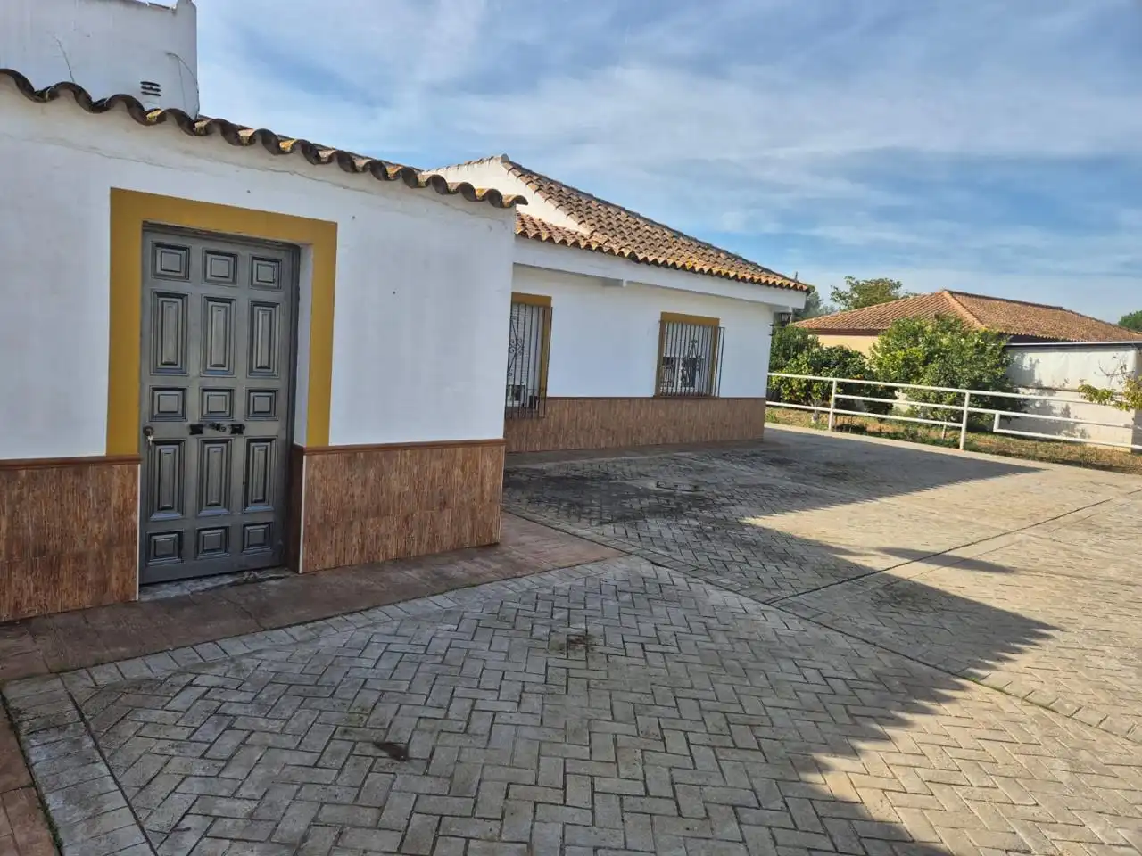 Vista exterior de Casa o chalet en venta en Palomares del Río con Aire acondicionado, Jardín privado y Terraza
