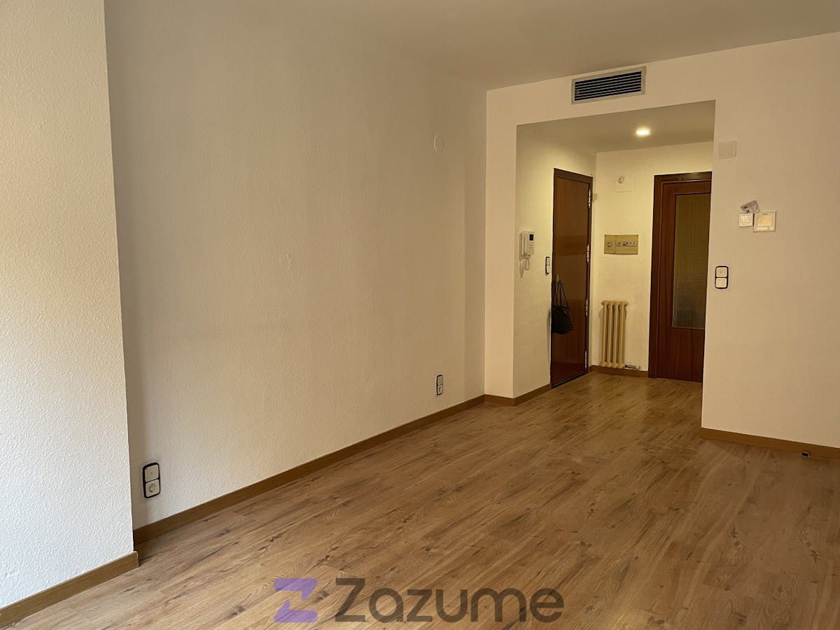 Flat for rent in  Zaragoza Capital  with Air Conditioner, Heating and Terrace