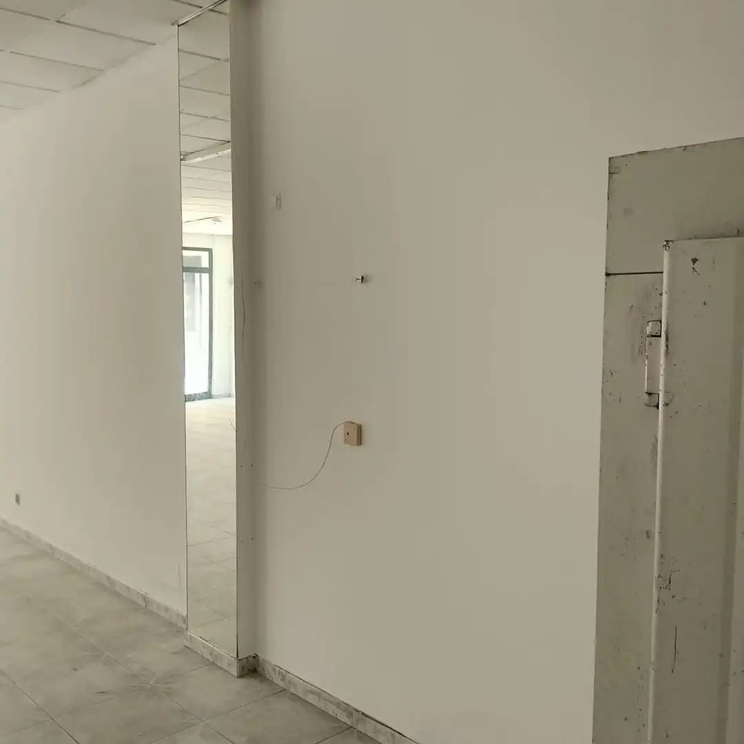 Geschaftsraum zur Miete in Cee
