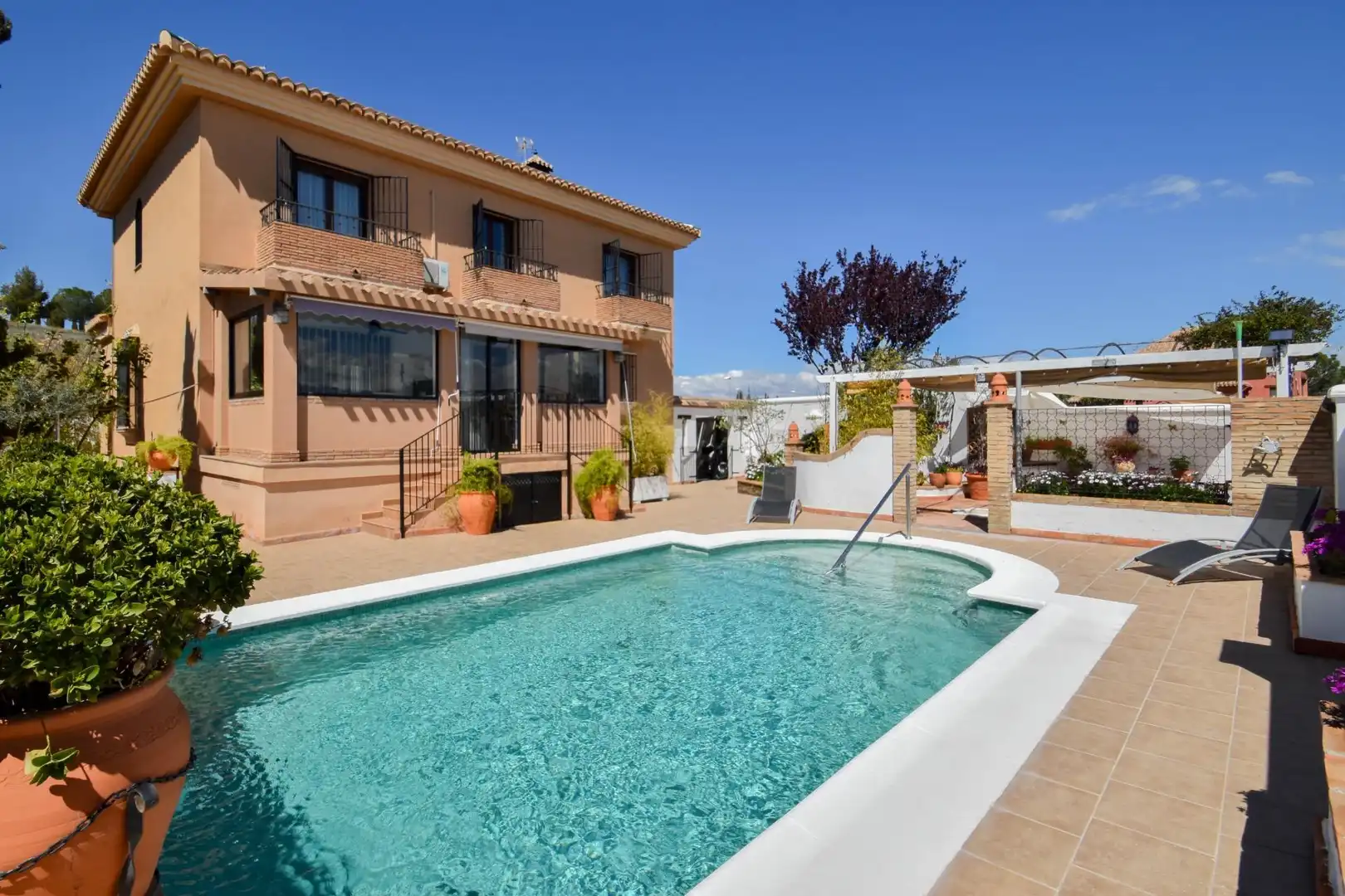Piscina de Casa o xalet en venda en Las Gabias amb Aire condicionat, Calefacció i Jardí privat