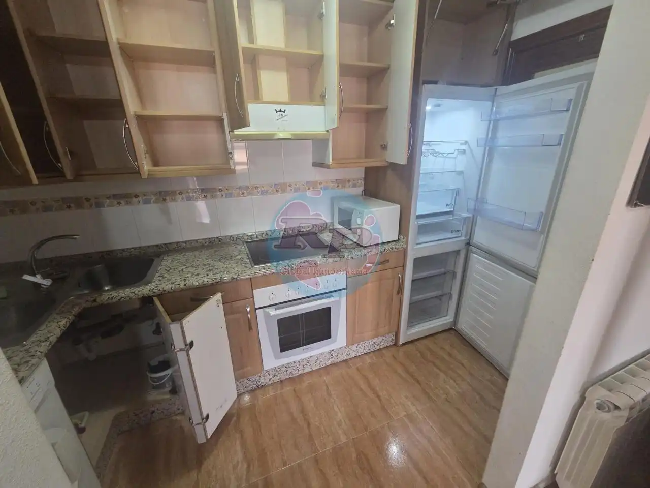 Cuina de Apartament en venda en Valencia de Don Juan amb Calefacció, Parquet i Terrassa