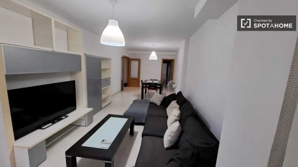 Piso con terraza en alquiler en Rascanya