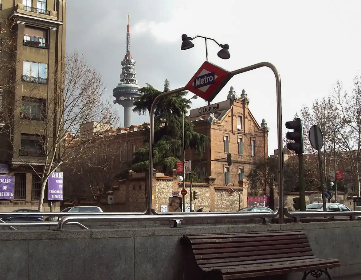 Außenansicht von Wohnung zur Miete in Madrid mit Klimaanlage, Heizung und Parkett