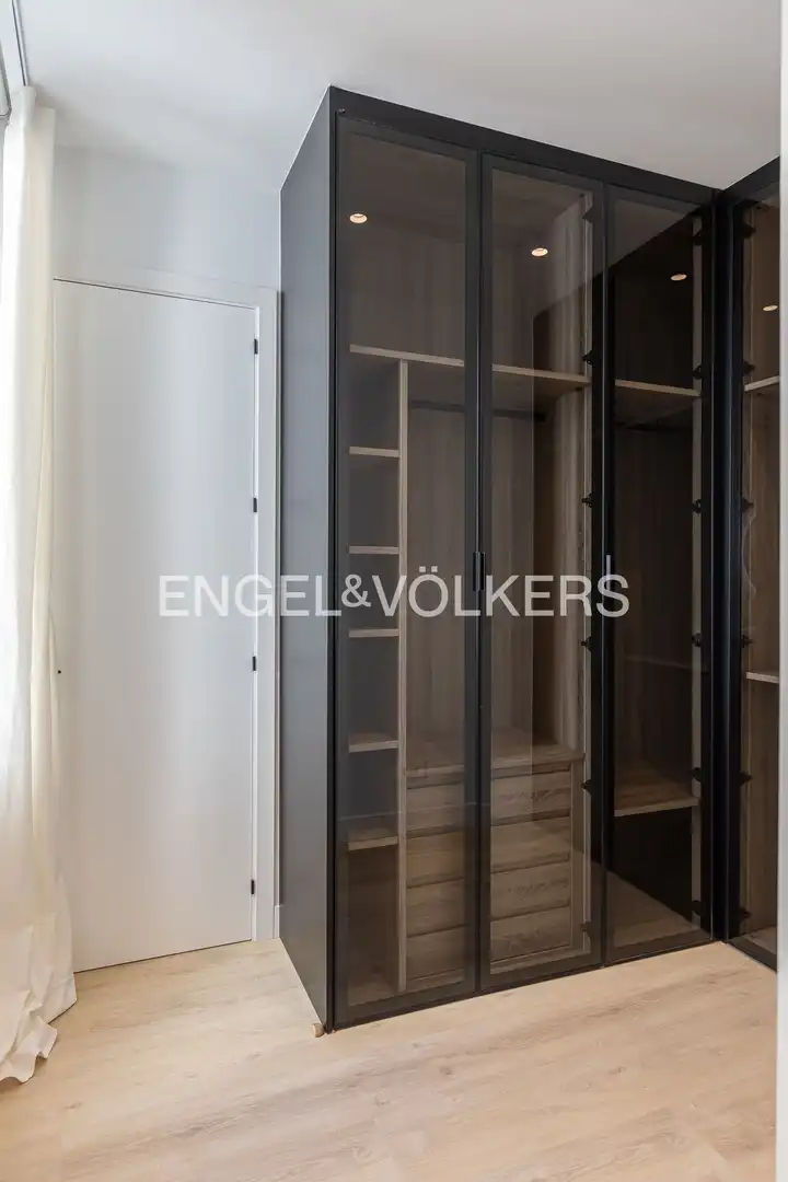 Flat for sale in Madrid  with Air Conditioner, Heating and Furnished