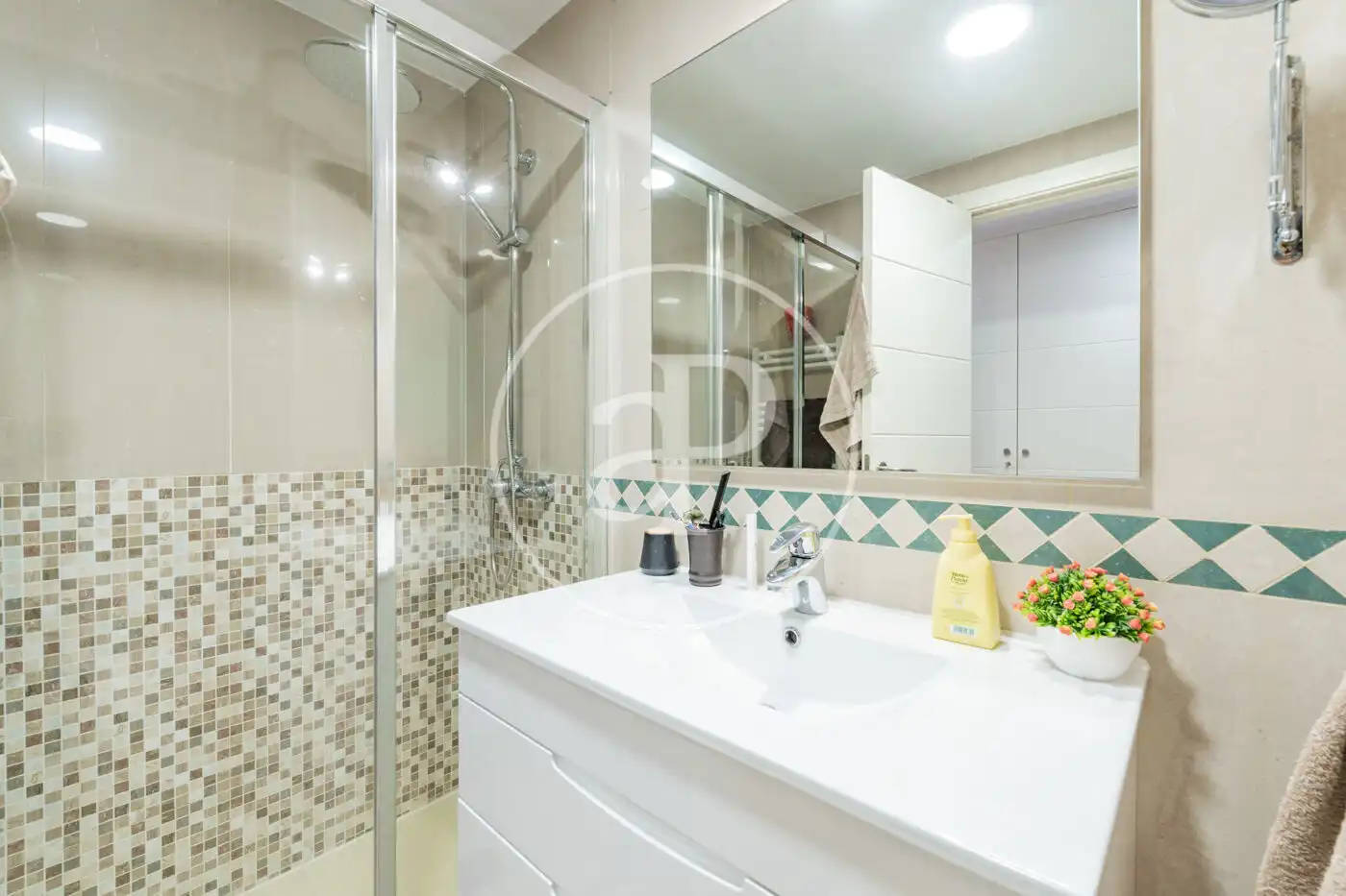 Bathroom of Flat for sale in Madrid  with Heating, Private garden and Terrace
