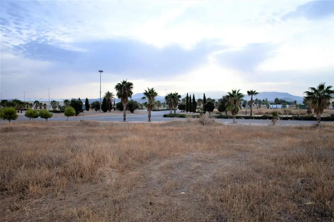 Industriegrundstück zum Verkauf in Calle Beatriz Núñez