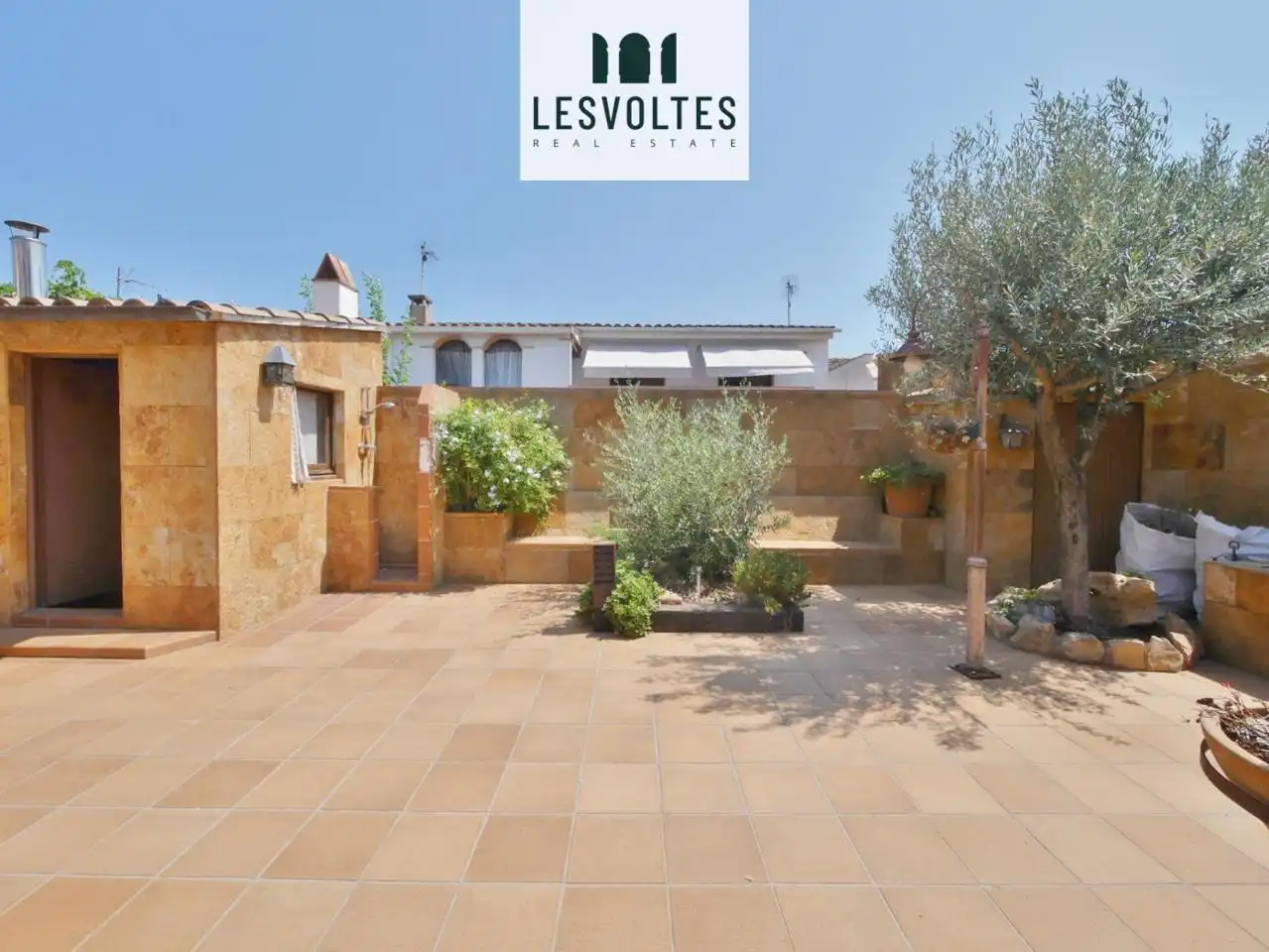 Vista exterior de Casa o chalet en venta en Mont-ras con Calefacción, Jardín privado y Terraza