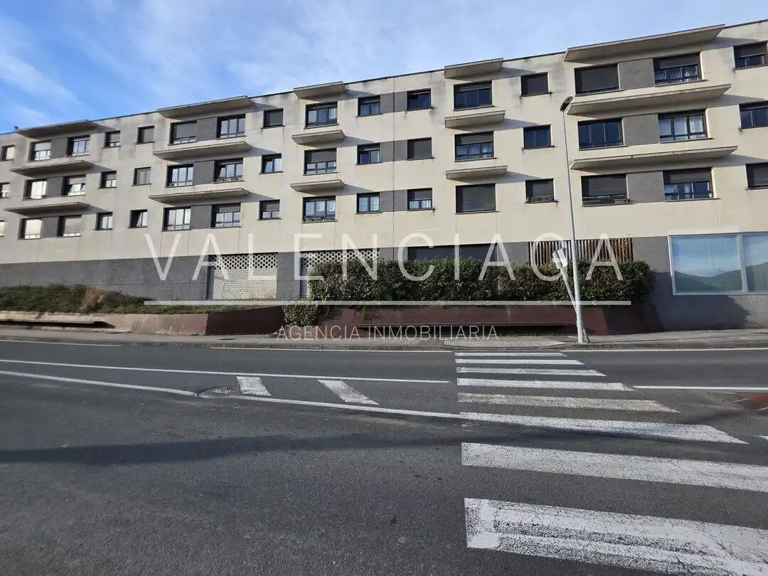 Local commercial à vendre à Zizurkil Núcleo Gunea